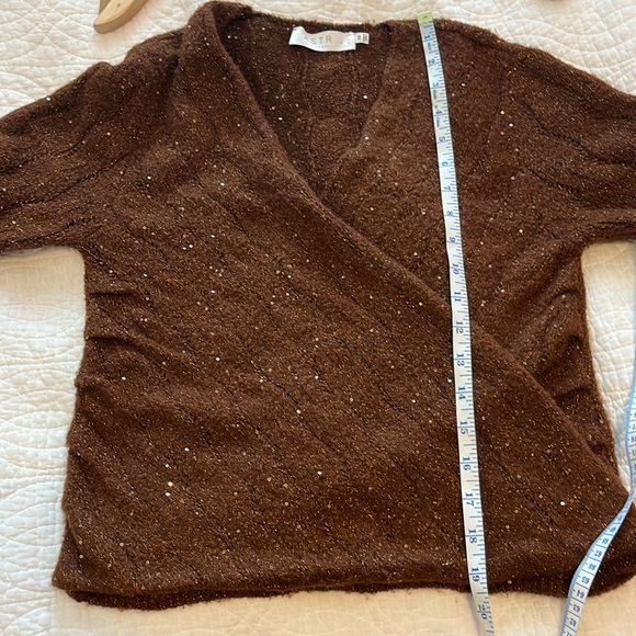 ASTR The Label Surplice Sequin Wrap Long Sleeve Knit Sweater in Copper Size XS - Picture 9 of 11